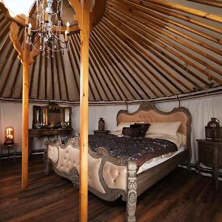 Lincoln Yurts Hotel Exterior photo