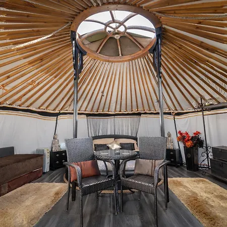 Lincoln Yurts Hotel Exterior photo