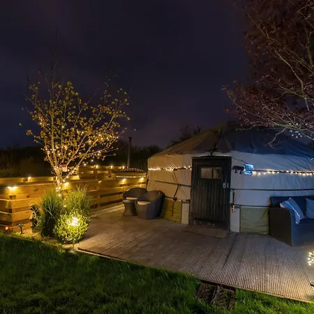 Lincoln Yurts Hotel Exterior photo