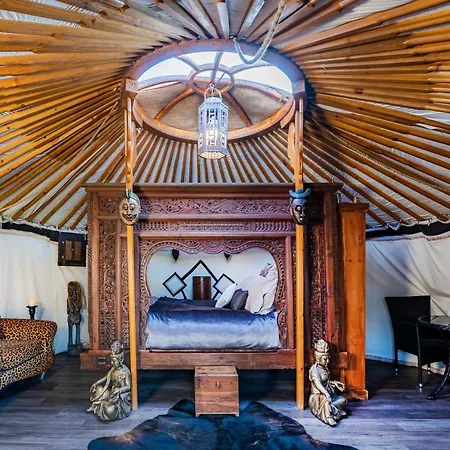 Lincoln Yurts Hotel Exterior photo