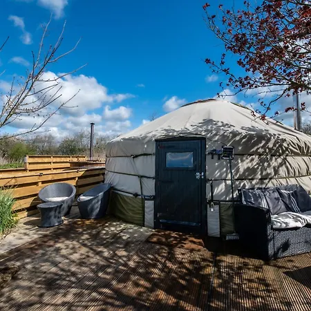 Lincoln Yurts Hotel Exterior photo