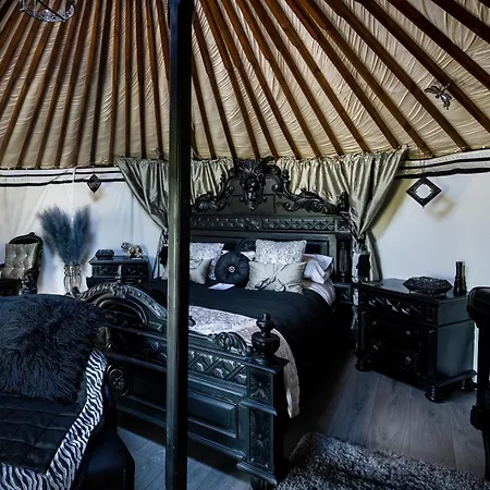 Lincoln Yurts Hotel Exterior photo